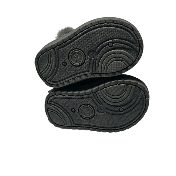 Wonder Nation Cute Fuzzy Slippers, Size 2 - Picture 2 of 3